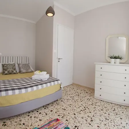 Vinieris Villas - Rea's Luxury Appartement *