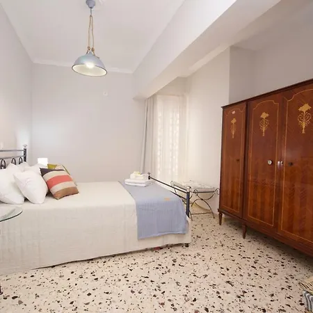 Vinieris Villas - Rea's Luxury Appartement *